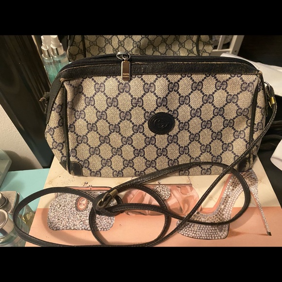 Gucci canvas bag code is 0079040042